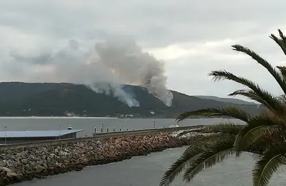 Incendio en Talon-Fisterra-Foto Mary Insua e Jose Insua