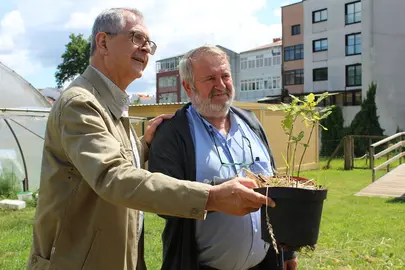 Evencio Ferrero e Luis Lamas Fillos da arbore senlleira de Vilar de Francos