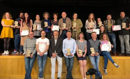 Foto da familia do teatro afeccionado pechou a IV Mostra de Teatro Afeccionado Labarta Pose a finais de 2019