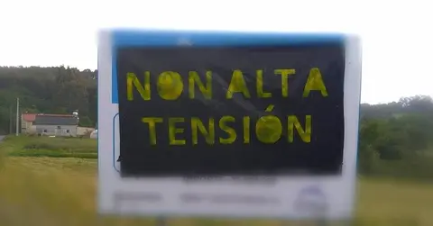 Pancarta en contra da LAT en Tordoia