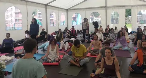 Javier Riestra impartindo un taller no festival Shanti OM de Santa Comba