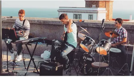 37604937_1835723159848896_6312529746664095744_n