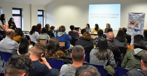 Presentacion da segunda novela Lagrimas de dolor de Barbara Bouzas en Muros-FOto-Xose Sendon