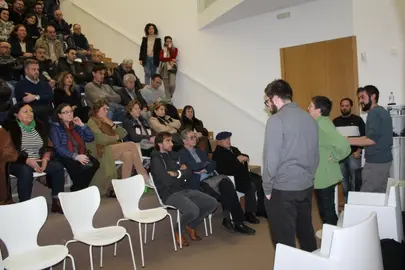 O auditorio da Biblioteca Rego da Balsa reuniu a medio centenar de veciños.