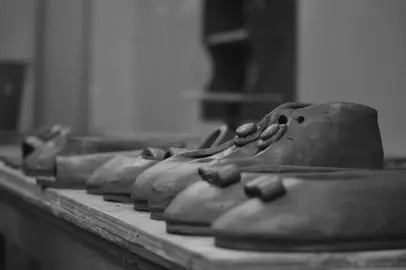 Zapatiños feitos de olaría de Buño