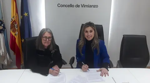 A subdelegada do Goberno Pilar López-Rioboo e a alcaldesa de Vimianzo Monica Rodriguez