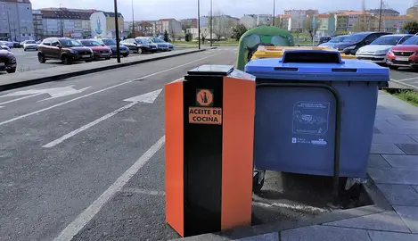 Colector de aceite de cocina usado en carballo