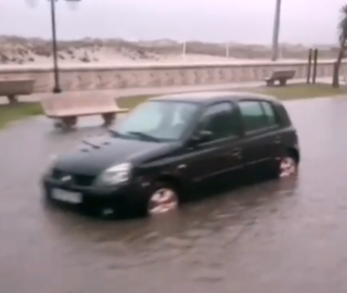 coches anegados en Laxe