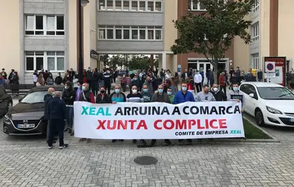 Concentración de Ferroatlantica no Concello de Cee