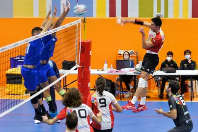 Dani Munoz na vitoria do Volei Dumbria ante o Caceres no Conco