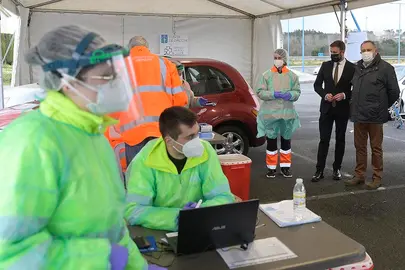 A Laracha. A Coruña
O delegado territorial da Xunta na Coruña, Gonzalo Trenor, asistirá ao cribado de detección da covid-19 no centro de saúde
04/02/2021
Foto: Moncho Fuentes / AGN