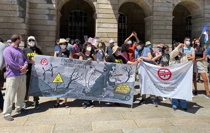 Contraminate e Salvemos os Penedos na Manifestacion Eolicas Asi Non