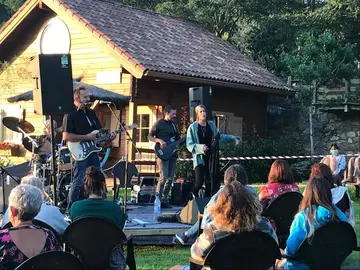 ADhara Ritman no Festi Lires