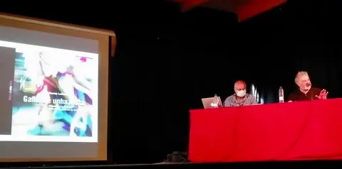 XUrxo Lobato e Felipe Senen presentaro en Muxia Galicia e unha festa