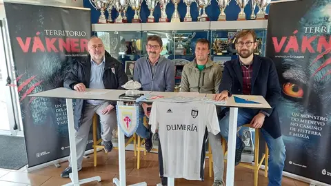 Representantes do DUmbria e do SD Compostela