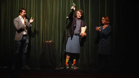 Entrega Xograr Outono a Evaristo Calvo no FIOT 22 © Vanessa Rábade_2