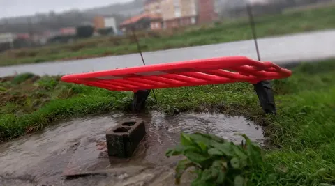 Vertedura de fecais ao rio de Vimianzo