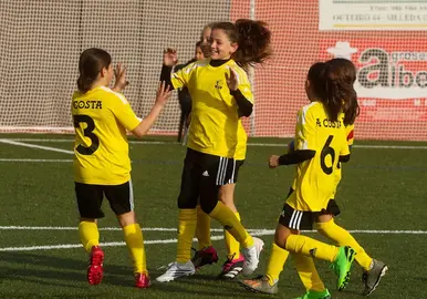 Seleccion da costa femininas celebrando un tanto