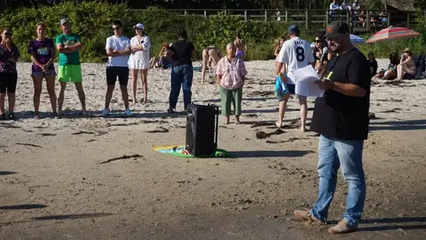 Alex Lopez lendo o manifesto da inclusion