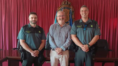 LAXE_Imaxe recepción axentes da Garda Civil-Juan Antonio Nogueira Beade e Alberto Lago Louro