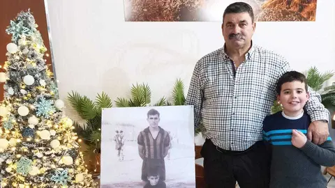 Manin co seu neto na hoenaxe