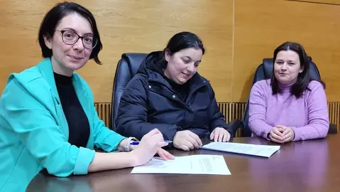 A alcaldesa de Muros Maria Lago coa ANPA