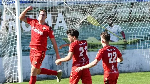 Javi Souto marcando en Boiro para o Sofan