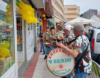 Baio ten a pelota charanga