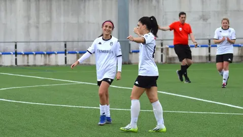 Eva lema Celebrando un dos goles do Dumbria fem-Foto-CFF Dumbria