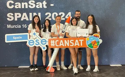 alumnas do IES Ramón Caamaño do equipo Muxia en Orbita CANSAT