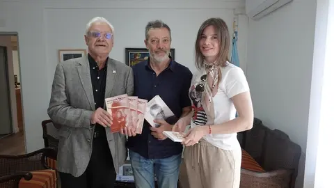 Victor Freixanes Lolo Muino e Tania Carreira na RAG con Labarta Pose