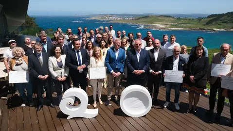O titular do Goberno galego, Alfonso Rueda, acompañado do director da Axencia de Turismo de Galicia, José Manuel Merelles, e da delegada territorial da Xunta en A Coruña, Belén do Campo, asiste á entrega dos distintivos Q e S de Calidade Turística 2024. Parador de Muxía, 31/5/24.