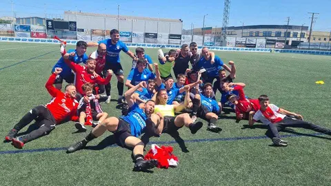 O Lira celebrando o ascenso a Liga da Costa