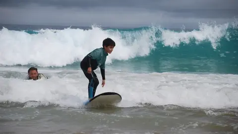 Aprende a traves do surfing en Razo