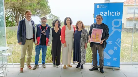 De esquerda a dereita: José Luís Gómez Rego, delegado de Estrella Galicia na comarca de Bergantiños; Pepe Formoso, propietario do Hotel Bela Fisterra; Paula González, directora de comunicación do Fisterra Experience; Belén María do Campo Piñeiro, delegada da Xunta de Galicia na provincia da Coruña; Áurea Domínguez, alcaldesa de Fisterra; e Quique Costas, productor executivo do Fisterra Experience.