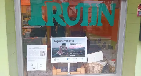 Os carteis de Toponimizate xa polos establecimentos de Camarinas