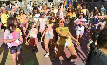 Festa Holi no Orgullo do San Pedro de Muros