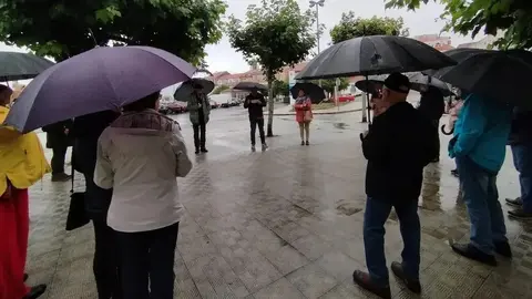 Concetracion por Palestina en Corcubion baixo a choiva