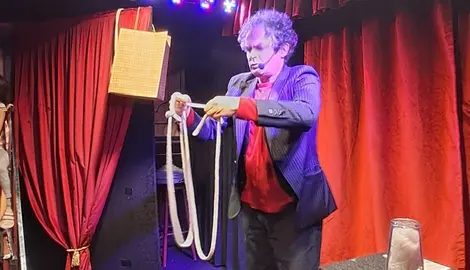 O Mago Anton en Fisterra