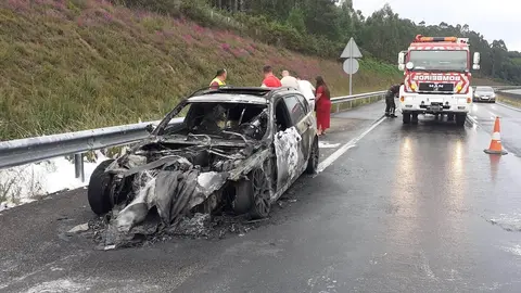 FOTO- Intervencion Carballo Incendio vehiculo