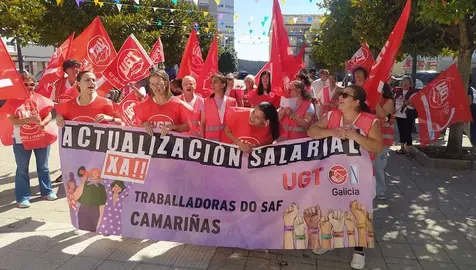 Traballadoras do SAF de Camarinas de manifestacion