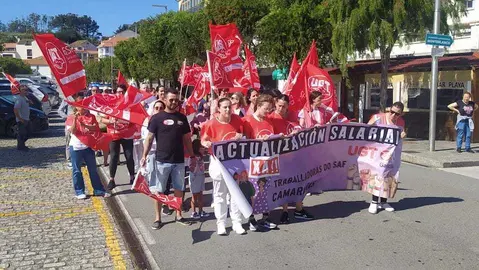 Traballadoras do SAF de Camarinas de manifestacion w