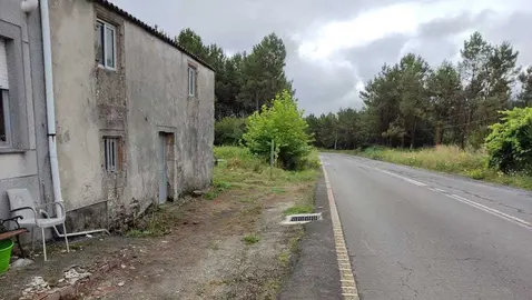 Estrada sen arcen en Vilarino de Cances