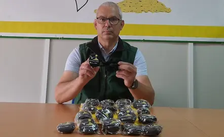 Xose Maria Aran cos posavasos de Vieiro