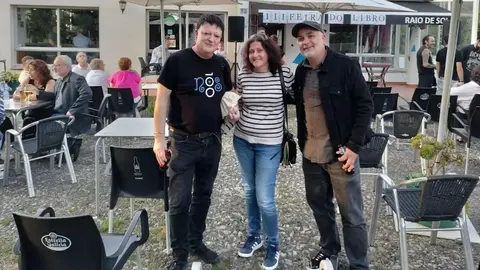 Xurxo Souto con JUlia Pena e Xabier Maceiras na Feira do Libro de Coiro Laracha