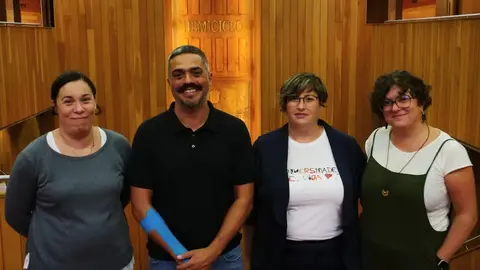 O deputado do BNG Daniel Perez coas nais de Laxe