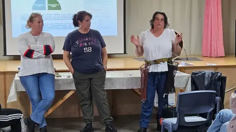 Mariscadoras de Camarinas no Proxecto Sisargas do IES Ponte do Porto