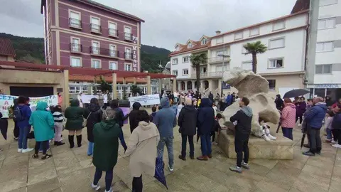 Concentracion en Carnota contra os recortes