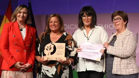 Angeles Mille nos Premios de Innovacion de Mulleres Rurais 2