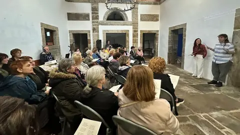 Canta Galega Berra no carcere vello de Corcubion 2